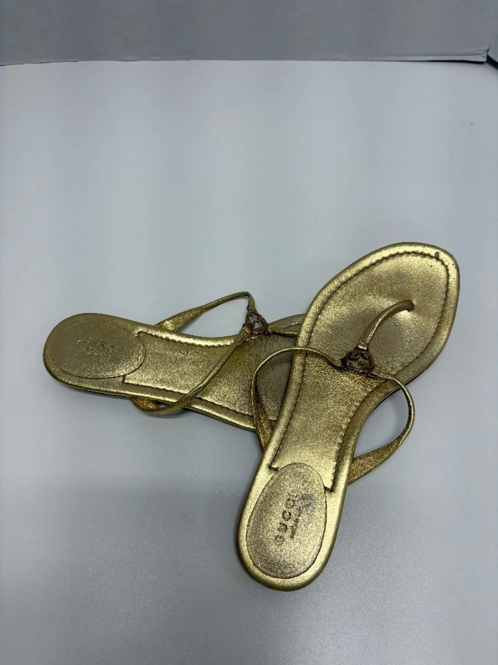GUCCi Metallic God Leather Thong Flip Flops - Size 38.